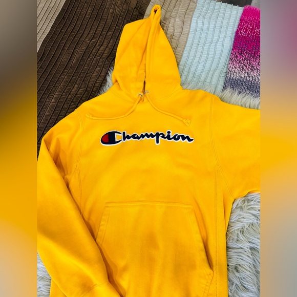 Hoodies and crew neck for sale. - Picture 8 of 16